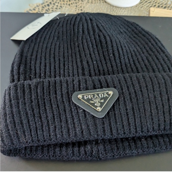 Prada - Picture 3 of 6